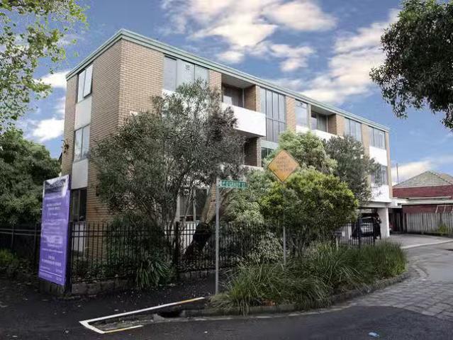 Apartment for rent in Clifton Hill