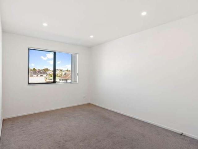 Townhouse for sale in Kelston
