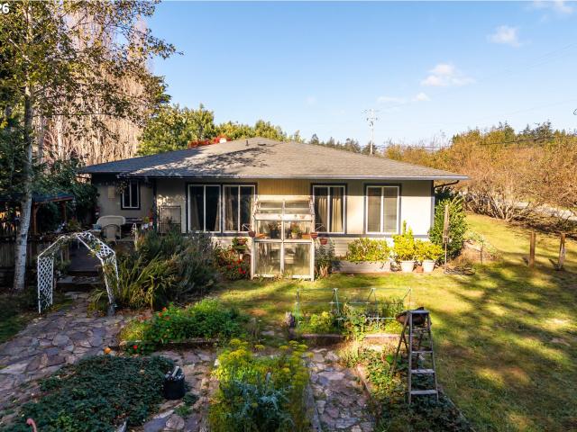 House for sale in Bandon, Coos County