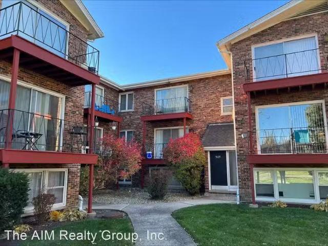 Condo for rent in Bedford Park