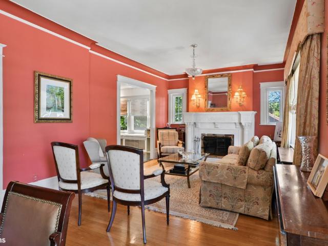 House for sale in The Bronx, Arverne