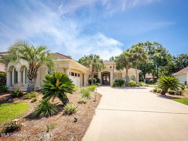 House for sale in Ocean Springs, Mississippi