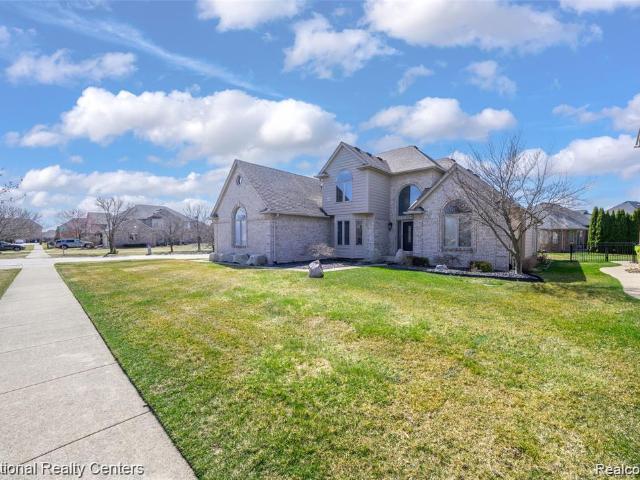 House for sale in Country Club Village of the North, Macomb Township