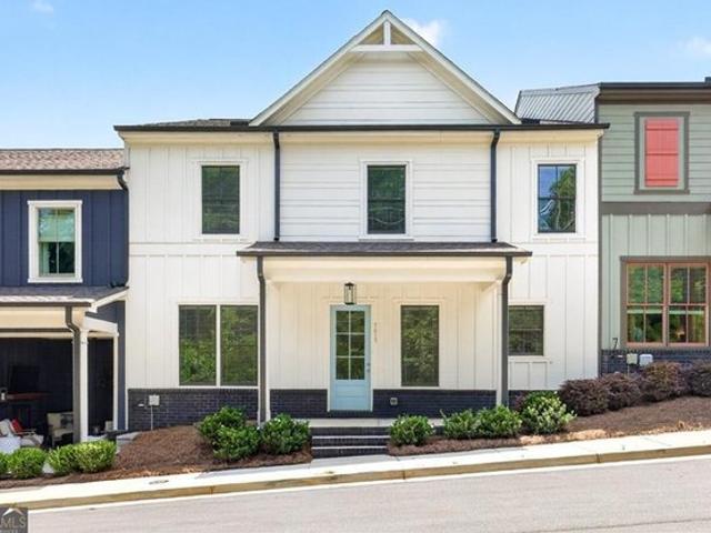Townhouse for sale in Flowery Branch, Georgia