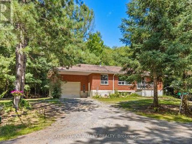House for sale in Renfrew, Ontario