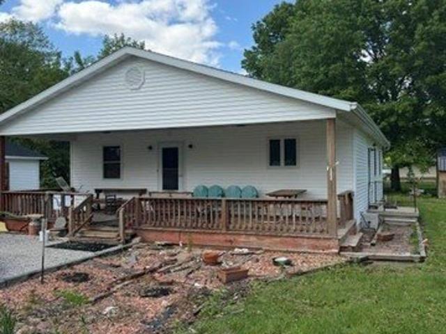House for sale in New Douglas, Illinois