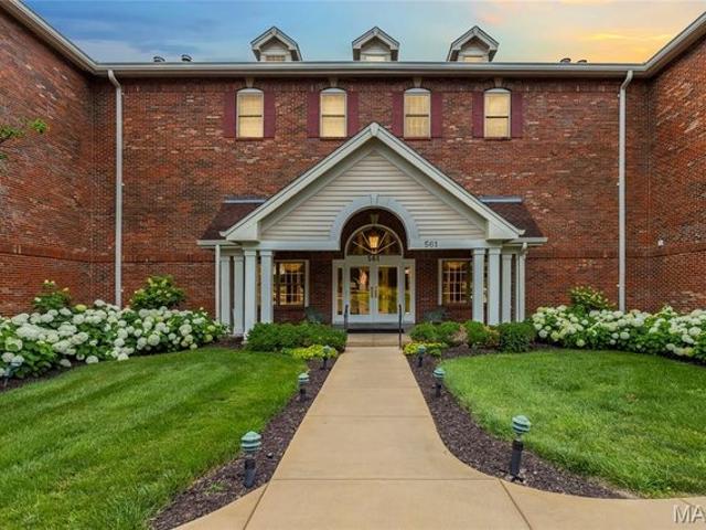 Condo for sale in Creve Coeur, Missouri