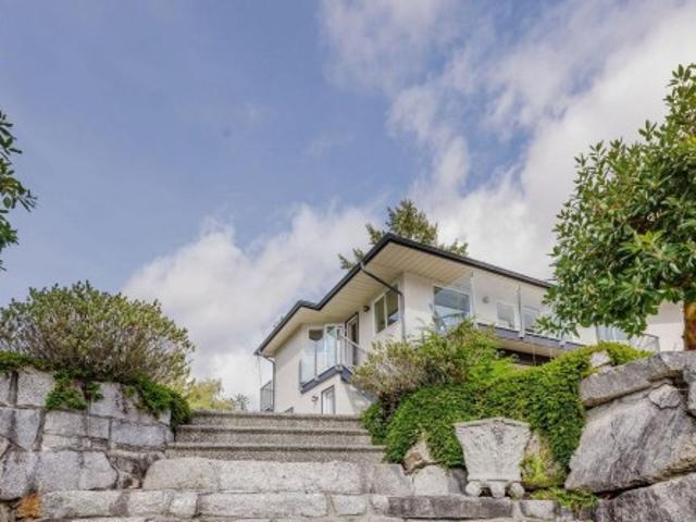 House for sale in Halfmoon Bay, British Columbia