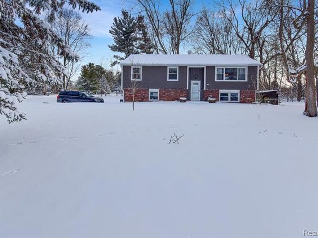 House for sale in Oshtemo, Michigan