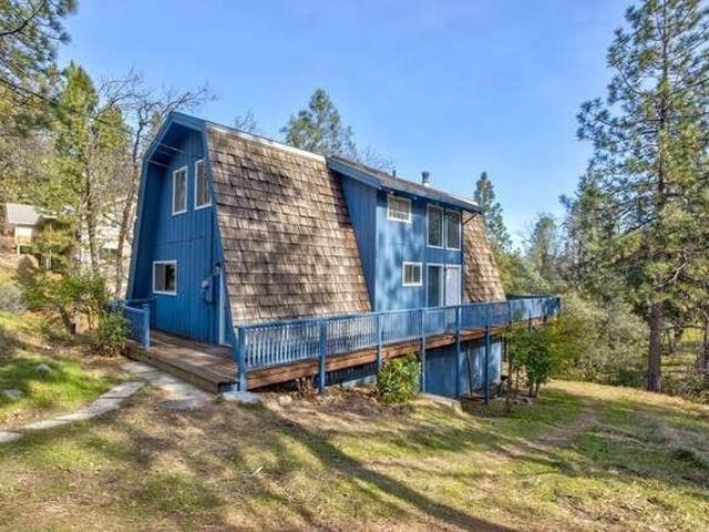 House for sale in Avery, California