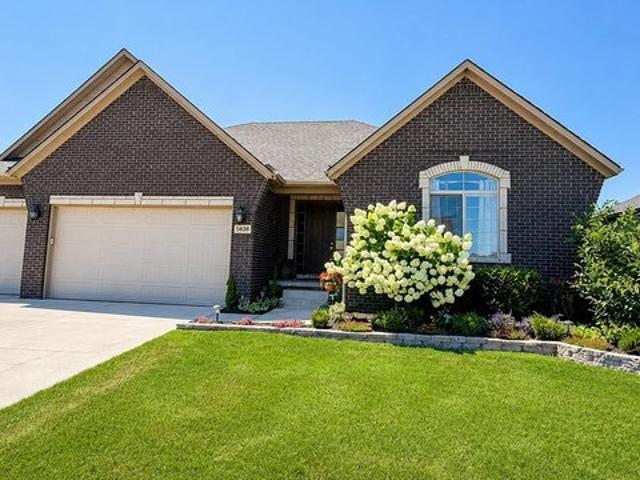 House for sale in Strathmore, Macomb Township