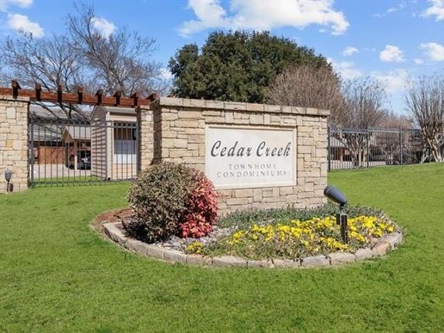 Townhouse for sale in Benbrook, Texas