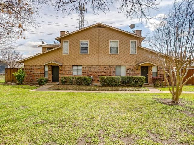Townhouse for sale in Benbrook, Texas