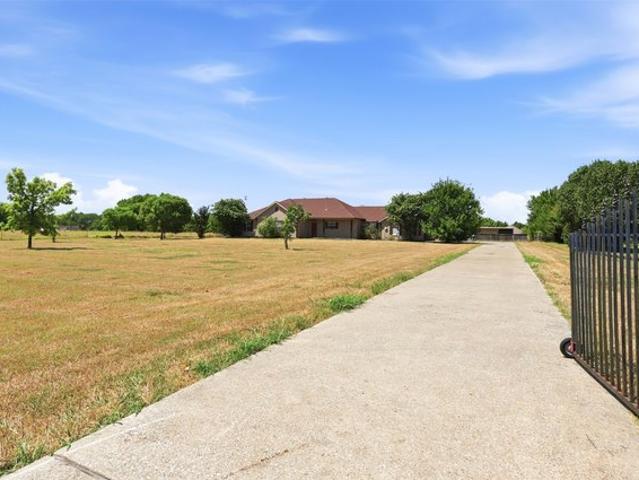 House for sale in Farmersville, Texas