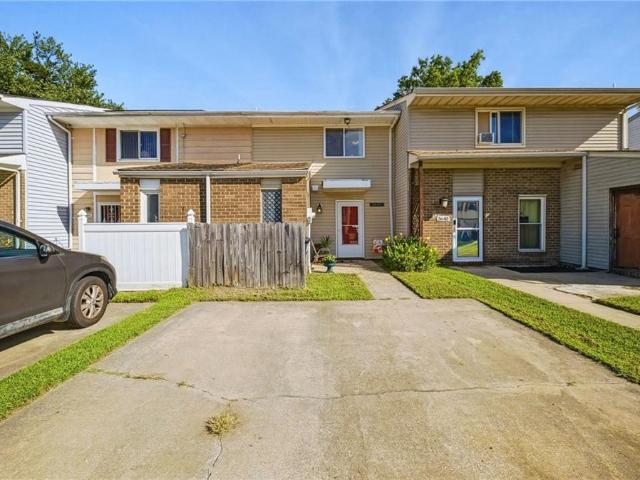 Townhouse for sale in Brandon Square, Portsmouth