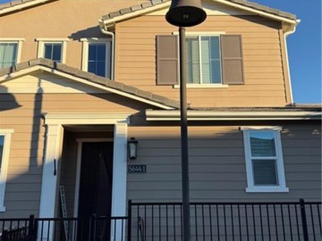 Townhouse for sale in Shady Trails, Fontana