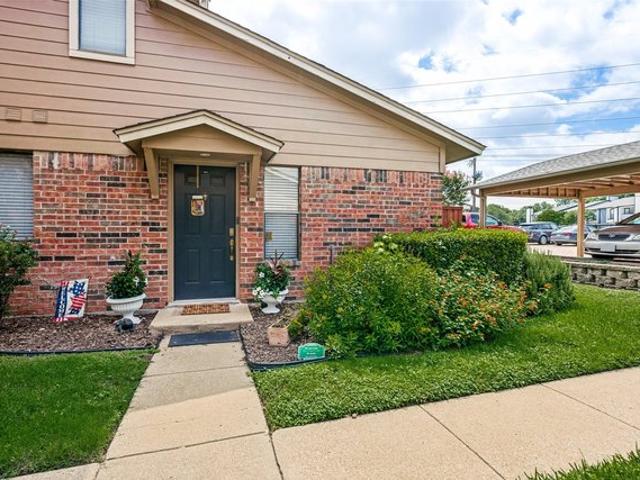 Townhouse for sale in Cedar Creek Townhome Condominiums, Benbrook