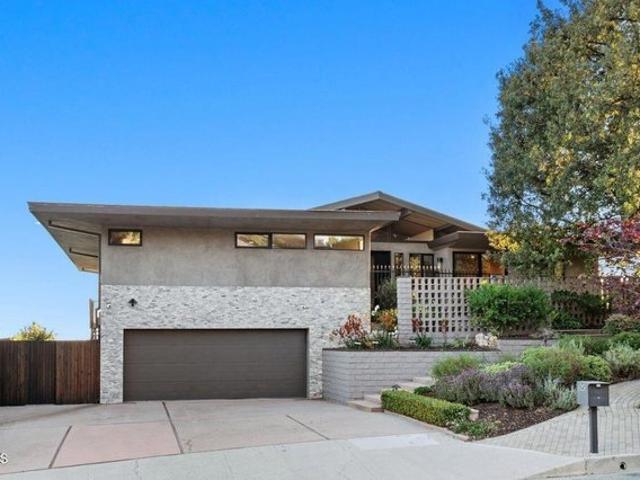 House for sale in La Canada Flintridge, California
