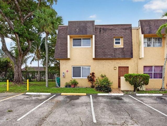 Townhouse for sale in Lauderhill, Broward County