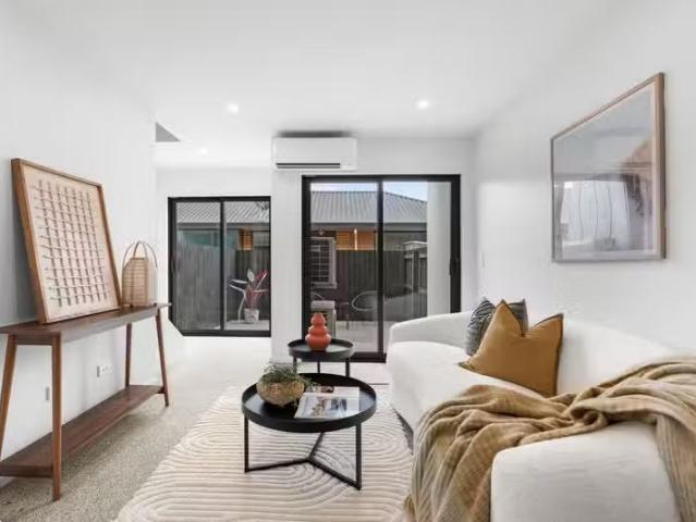 House for sale in Chaslands, Canterbury