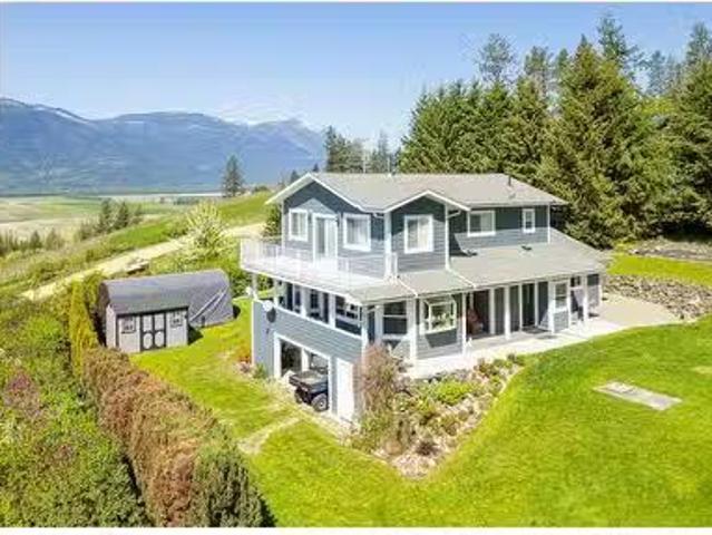 House for sale in Sirdar, British Columbia