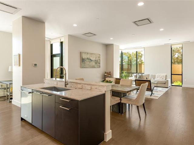 Condo for sale in University Crossing PID, Dallas