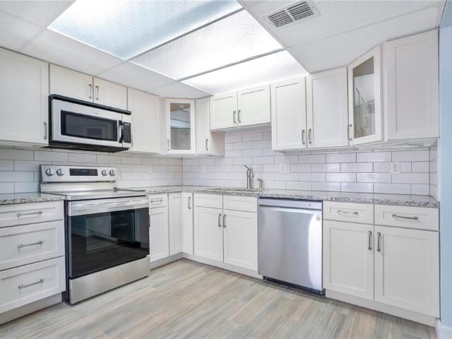 Condo for sale in Azalea Park, Florida