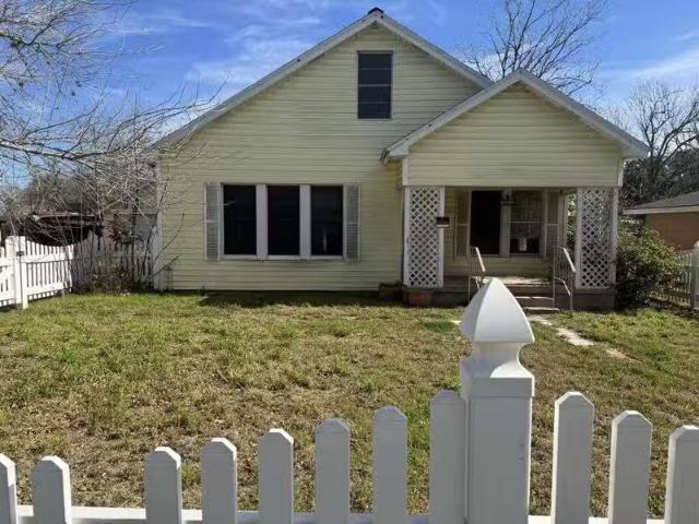 House for sale in Beeville