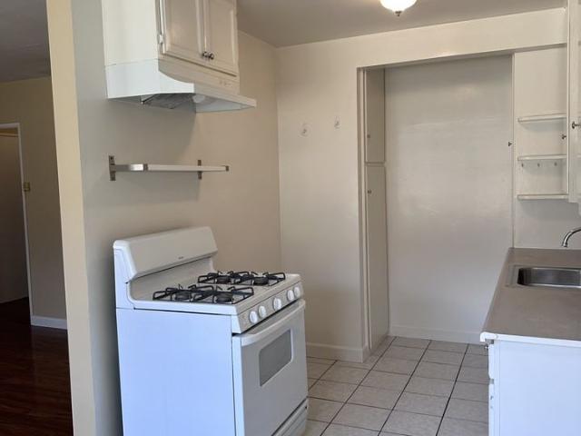 Apartment for rent in Canoga Park, California
