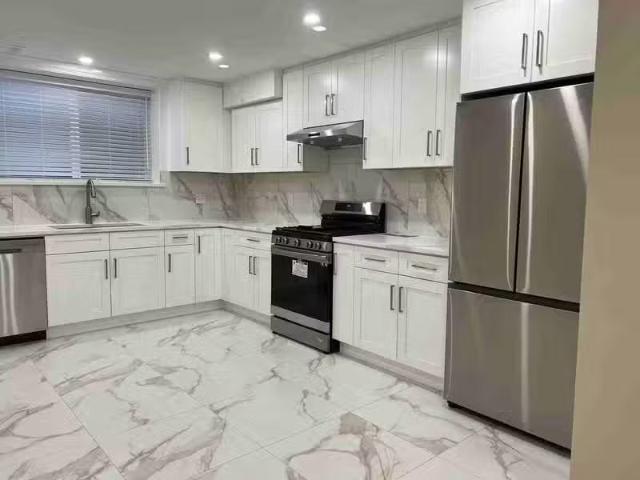 Condo for rent in Surrey, British Columbia