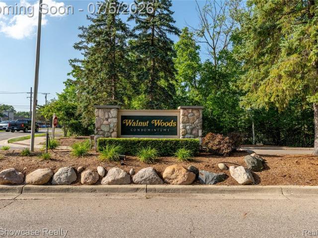 Condo for sale in West Bloomfield, Michigan