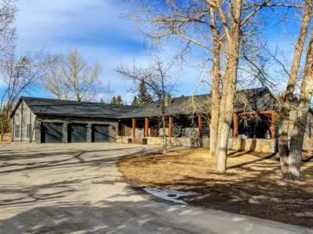 House for sale in Heritage Pointe, Alberta