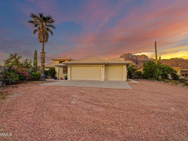 House for sale in Apache Junction, Arizona