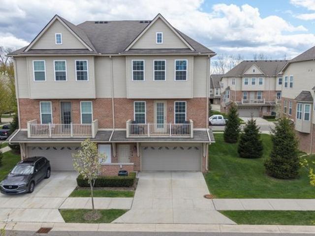Townhouse for sale in Utica, Michigan