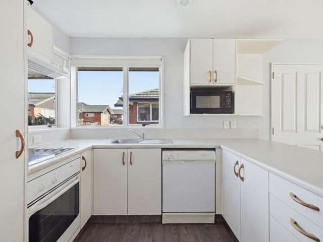Apartment for sale in Chaslands, Canterbury