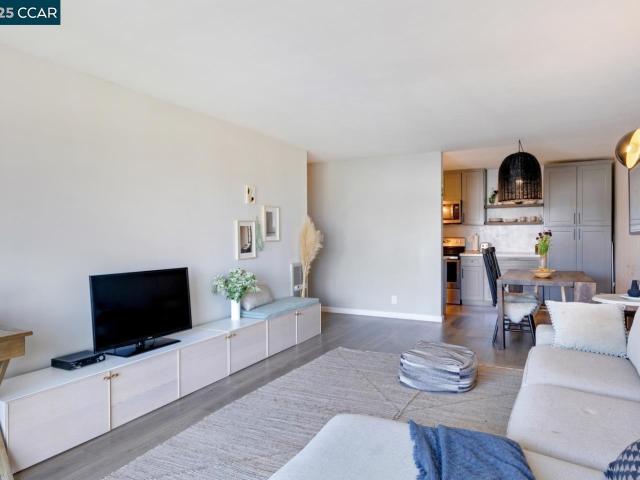 Condo for sale in Oakland, California