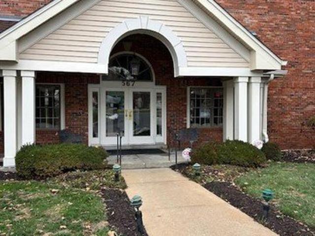 Condo for sale in Creve Coeur, Missouri