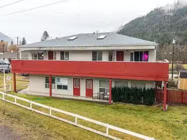 House for sale in Falkland, Area D (Falkland/Silver Creek)