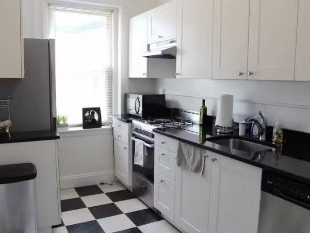 Condo for rent in Brighton