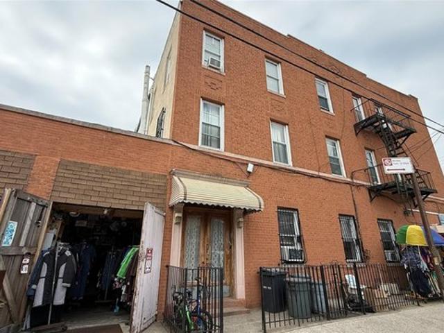 House for sale in Queens, Arverne