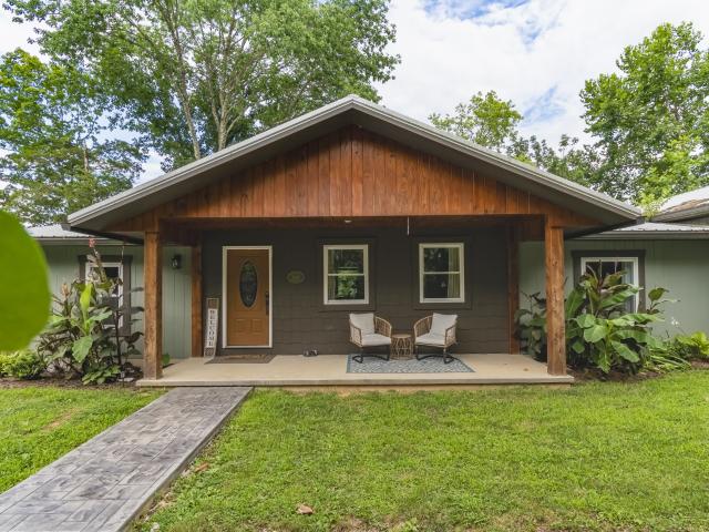 House for sale in Beardstown, Lobelville
