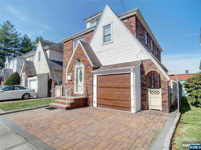 House for sale in Ridgefield, New Jersey