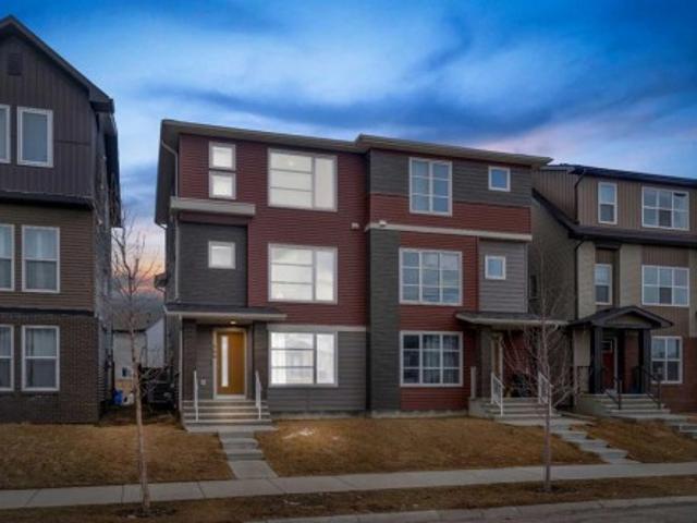 House for sale in Saddle Ridge, Calgary