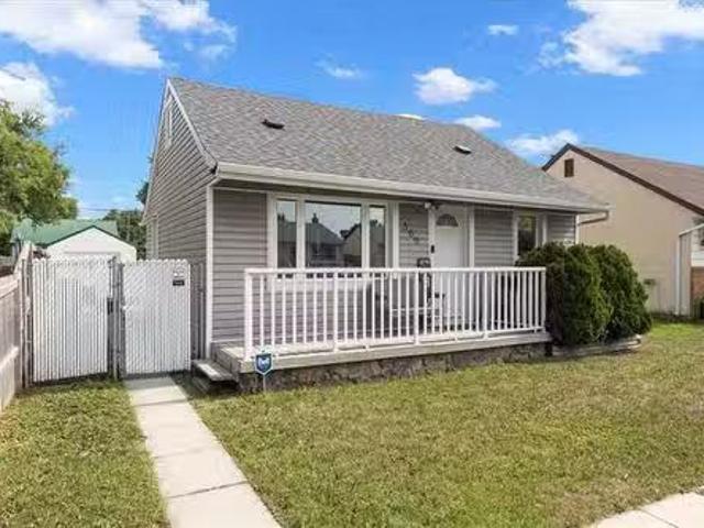 House for sale in East St. Paul, Manitoba