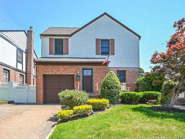 House for sale in Queens, Arverne
