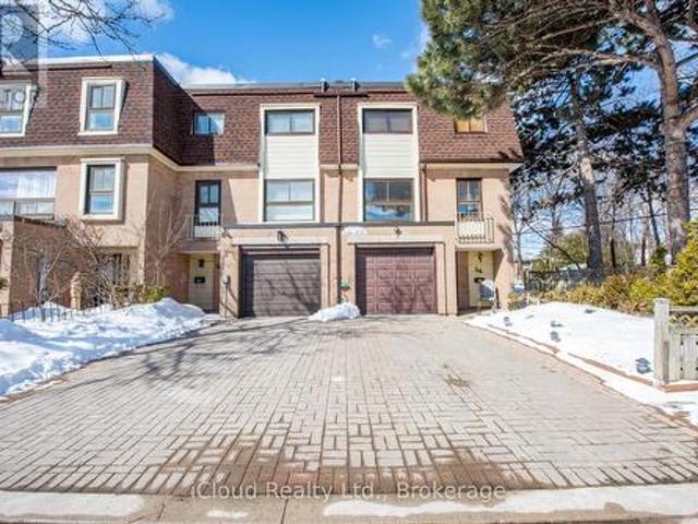 Townhouse for sale in Georgina, Ontario