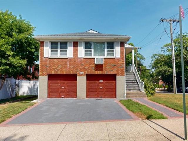 House for sale in Queens, Arverne