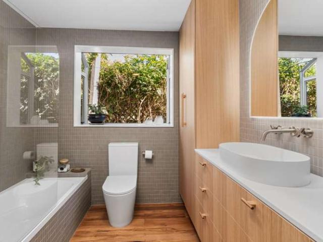 House for sale in Chaslands, Canterbury