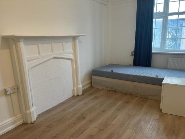 Apartment for rent in London Borough of Croydon, Waddon