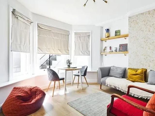 Apartment for rent in West Kensington, Greater London
